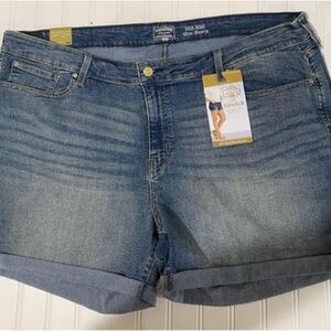 New With Tags Ladies Levi’s Mid Rise Slim Jean Shorts Size 24